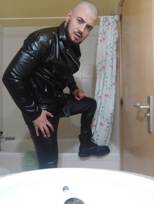 Xtudr - iwtwhkol: Dominant man cash.