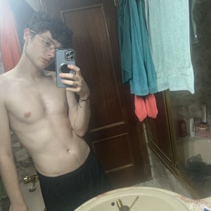 Xtudr - findomtwink: Me flipa humillar, dar hostias, castidad y tener a alguien a mis pies,. También la servidumbre, el findom, que seas mi ...
