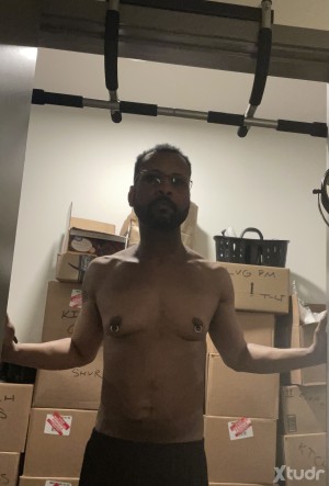 Xtudr - SigmaMale: Cerdo mental Sigma, versátil y buscando tíos cachondos y velludos, gruesos y musculosos que les gusten los pies, las bola...
