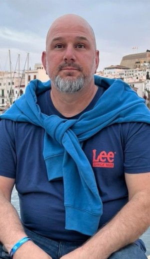 Xtudr - samuel30: I'm dark-haired with short hair, I like chubby guys. 182, 113, 45 years old