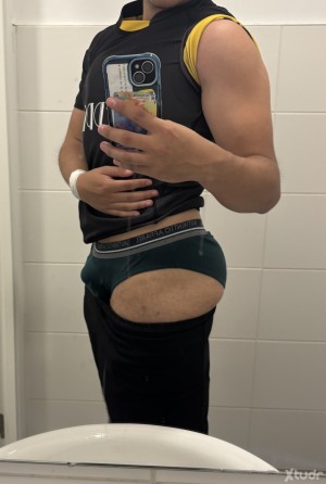 Xtudr - JovSum: Nuevo en este mundo, me gusta que me enseñen y me moldeen para servir y dar placer.
No me va el scat o el breathplay.