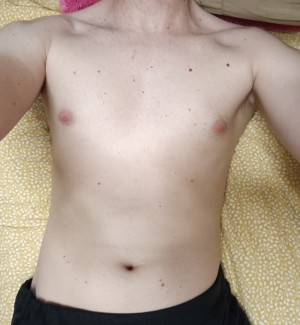 Xtudr - Noi_valles: 183cm, 72kg (thin). Brown eyes, brown hair, white skin, completely shaved and waxed. No tattoos or piercings.