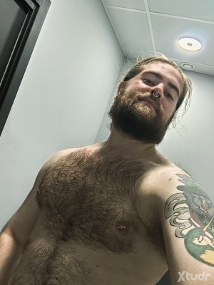 Xtudr - ElHomoViking: Solo un chaval de 23 años que quiere pasarlo de puta madre con mucho cerdeo, morbo y acabar temblando del gusto. Abier...