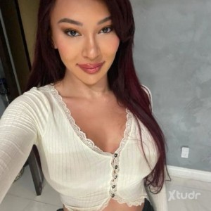 Xtudr - Daniella112: I’m Daniella like going out for dinner.. and I also like reading books and watching Netflix on weekends p