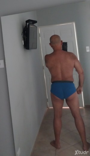 Xtudr - JordiSumiso: Submissive mature bottom looking for a dominant alpha male to dominate me