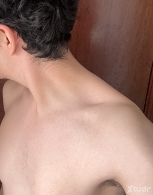 Xtudr - SumisoOnline: Sumiso buscando servir amos y entretenerlos por webcam.
Gusto por la humillación, adorar los pies, axilas y dolor. 
Pe...