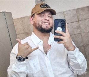 Xtudr - Tonylbky: Soy gordo, barbon, muy sociable y extremadamente sexual, soy muy pajero y adicto al morbo. Procuro siempre estar caliente,...