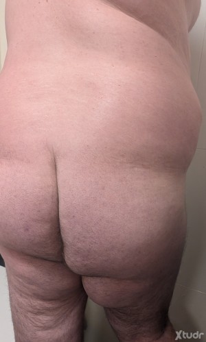 Xtudr - Oso42Sum: I'm looking for threesomes or more with dominant tops.