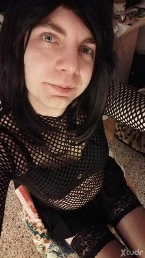 Xtudr - WuarrilloSandra69: I'm a little slut. I love to show off.
I would also love it if they make videos of me while they fuck me or while...