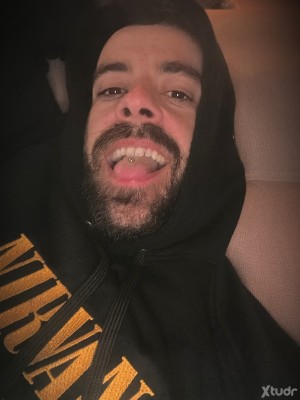 Xtudr - mamón_masc: Submissive with oral fixation. I seek to serve a dominant male. I don't have and I'm not looking for a penis.