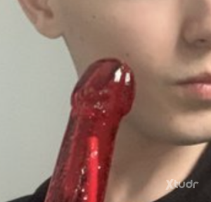 Xtudr - 37o8szdy: Soy un joven de 19 años de México, nuevo en este mundo y en la app. Estoy explorando mi lado más kinky y me interesa conoc...