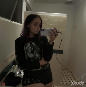 Xtudr - mickeycountry23: 23 pure country chick im single ready to mingle, into guys or women don’t mind. Hookups/ dates/ anything 😏😉 when I ...