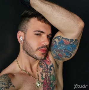 Xtudr - alex999: I'm really looking for a loving and simple relationship