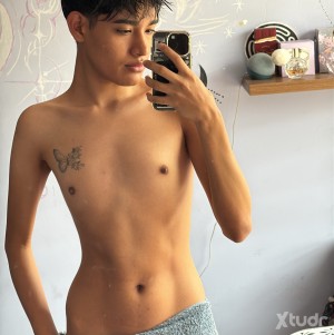 Xtudr - Tonxk_: Soy pasivo, me gustaría tener a un amo que me enseñe a ser un buen sumiso, pertenecerle por completo 