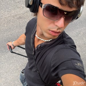 Xtudr - elEmperador: Dominant male explosive in search of slut at my feet. I want tributes and to record the bitches at my service. I respec...