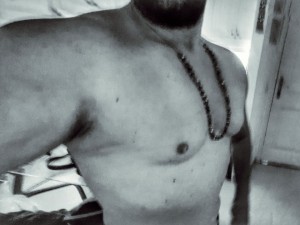 Xtudr - Sexxxxtreme: Moreno musculoso amante del morbo y la diversión. Buscando esclavo para usar y disfrutar de él. 