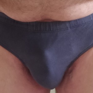 Xtudr - maresme: I'm married and bisexual, in the closet. With a mustache, practically bald, glasses, and a belly. Overweight.
I've practice...