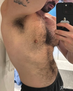 Xtudr - james04: I’m kind, confident, outspoken, and ready for a genuine connection. Let's see how things work out.