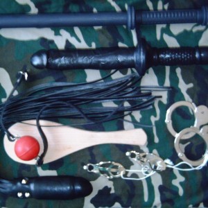 Xtudr - Empalado: I like dominant guys, feeling the power of a male in my ass.... Young men with a good ass also awaken my sadistic side