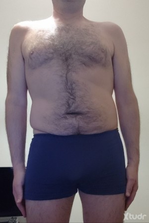Xtudr - carl43bcn: cuerpo normal valludo pelo corto, barba de 3 dias, discreto.