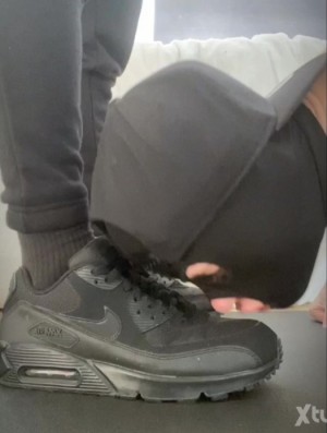 Xtudr - chandalero_zapero: Lamezapas en Madrid. Busco tíos que les mole el rollo chandalero, zapas tipo Nike tn, shox, airmax... Equipacione...