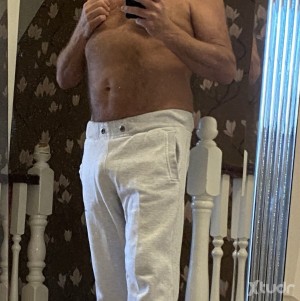 Xtudr - Baranq: 
Sin foto de cara la borro.
Maduro pasivo peludo de 64 años busca chico dominante activo más joven 25 a 50 años
