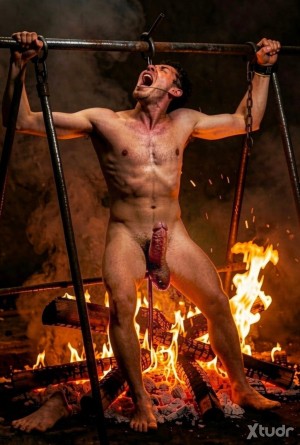 Xtudr - Lamepies_sumiso_pasivo: Extremely submissive, I adore mature dominant and active men who like to give orders and be served, I'm an e...
