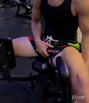 Xtudr - Amohard: I'm looking for a discreet submissive with total 100% surrender experience.