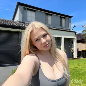 Xtudr - Jennifer245: I like reading my book playing game and chatting someone that I love