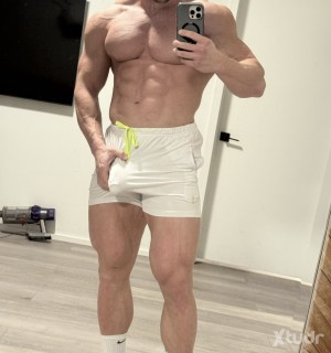 Xtudr - Pepe4413: Hombre guapo y fuerte.
Me mola cybersexo. 
Directo y sin miedo