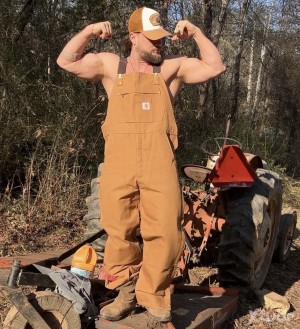 Xtudr - howardbryan25: Looking for sex chat fun and friends 