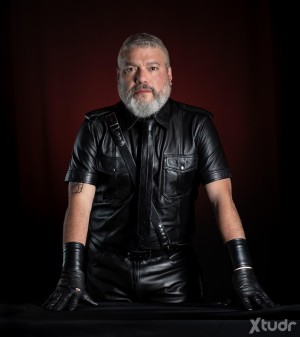 Xtudr - _HERACLES_: Amo pollon busca esclavo para 24/7.
No quiero drogas, ni indecisos, ni malitos de la cabeza ni gente que esté lejos.
Lo ...