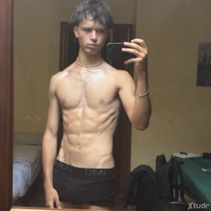 Xtudr - SacaPerras: Joven de 20 y busco sumiso €€€ o que me den cash por fotos, audios, vídeos, llamadas. 
Busco experimentar y probar 