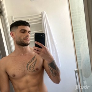 Xtudr - gx8zioiq: Feeder