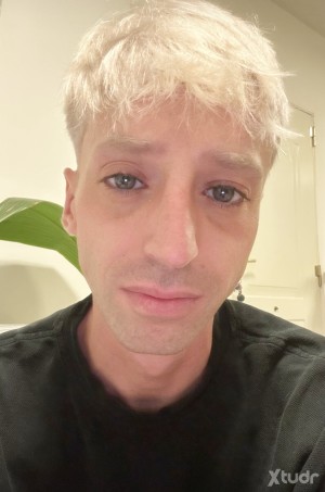 Xtudr - ZombieBoy: I'm looking for a dominant top with attitude 👌🏻