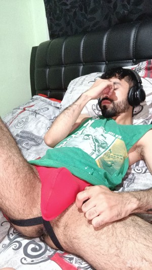 Xtudr - Albeiro: Hello, my name is Albeiro, I'm 29 years old, I'm a bottom, I'm from Bogotá, Colombia, and I would like to learn how to be a...