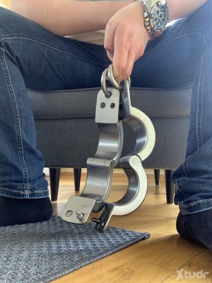 Xtudr - dominador_7: I'm looking for a submissive man and/or slave, who wants to be tied up by hands and feet, and be at my disposal, I'm al...