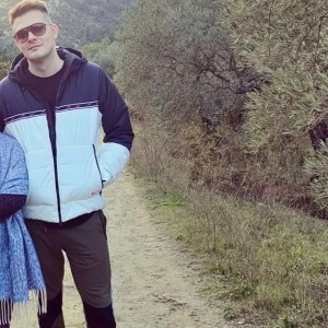 Xtudr - PerroJvn: I'm looking for a permanent dominant man 24/7.