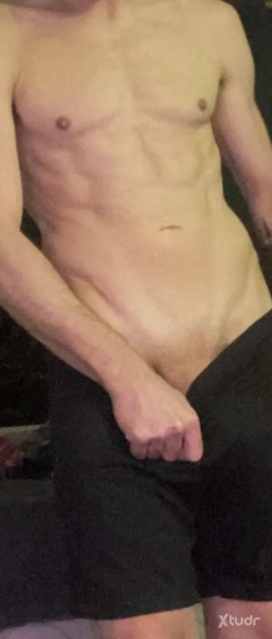 Xtudr - hungDE: Recently moved here, speaking German and English. 
Looking for real men for hot fun 