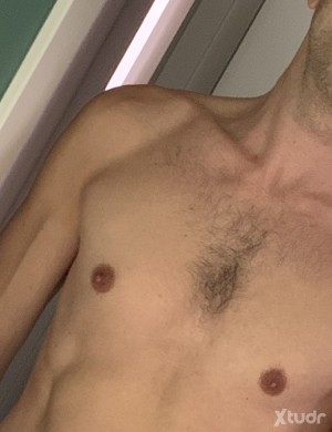 Xtudr - Sub_bcn: Sumiso. Buscando que me aten, me escupan y se me corran encima. Abierto a explorar otras fantasías. 
Dominante puntual. Ama...