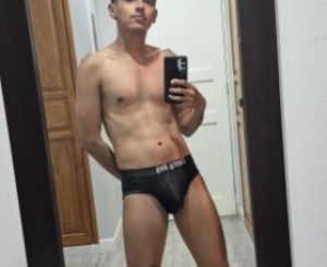Xtudr - Sebastian988: 33 años / busco suggar /sex 
Inter pas
Me gusta la lencería 
Busco macho que me domine 