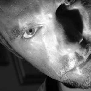 Xtudr - ALPHALEATHER: MACHO CUERO CUELLO ROJO - 
Hombre dominante superior, dominante y creativo, aventurero y depravado de manera perversa....