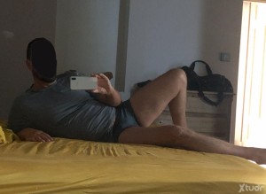 Xtudr - Newpas: Busco un amo de polla gruesa para sesiones largas. Me gusta la jaula...de castidad