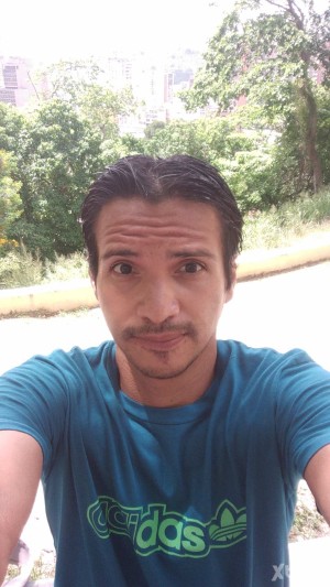 Xtudr - Erick7: 
Soy un pasivo devoto a la entrega total. Me enciende rendirme a un activo dominante que disfrute mi cuerpo, 