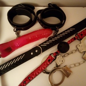 Xtudr - raulmico: Dark-skinned, normally not muscular nor thin, slightly hairy, youthful