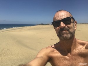 Xtudr - Zeus68: Looking for a bottom or versatile who enjoys giving pleasure to a perverted male.