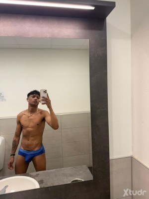 Xtudr - MASTERDOM34: I can provide the translation:
You need blue, white, green, and more, everything for parties.
Sex and sado shows, CBT, ...