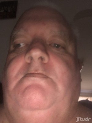 Xtudr - Bradley: Guy who likes to chat and have fun, I like movies and sports and different genres of music, will chat to anyone, don’t real...