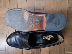 Xtudr - Yo4567: Busco esclavos para humillarlos con mi calzado y pies. Disfruto con la degradación del esclavo.