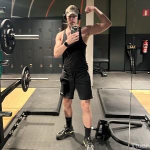Xtudr - llamamerey: Young male from top to bottom. Chaser.
I'm also the best Italian master, really pig and perv. From there just ask me and...